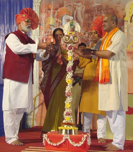 Inauguration of Hindu Dharmajagruti Sabha by lighting Samai (An oil lamp) by dignitaries