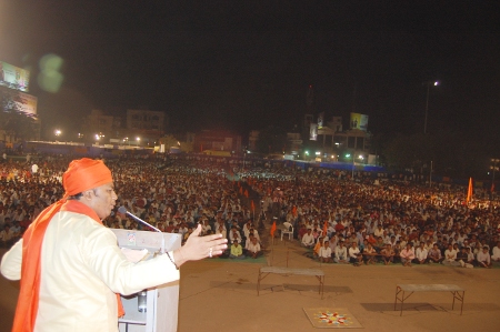 Mr. Ramesh Shinde of HJS addressing to devout Hindus present for Dharmajagruti Sabha