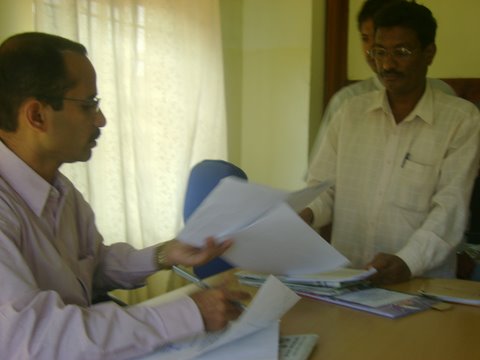 HJS delegation submitting memorandum to Dy. District Collector Mr. Deepak Desai to ban Rave Party