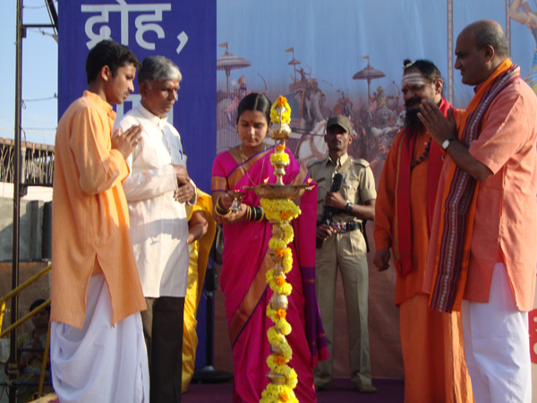 Inauguration of Hindu Dharmajagruti Sabha by lighting a Samai (An oil lamp)