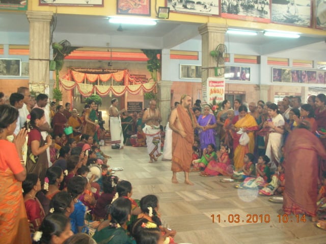 Swami Vijendra entering into the hall where his birthday was celebrated