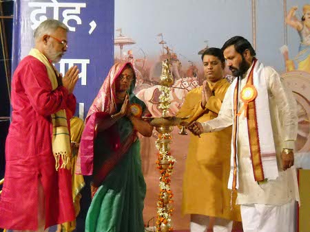 Inauguration of Hindu Dharmajagruti Sabha by lighting a Samai (an oil lamp)