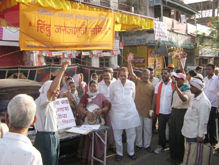 Devout Hindus agitating against sale of cows to butchers by Pandharpur Temple Committee