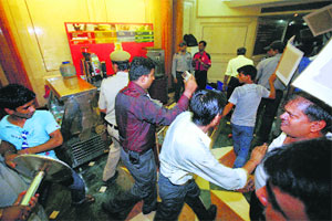 Pro-Hindus attacked 'Headlines Today' office for defaming Hindus