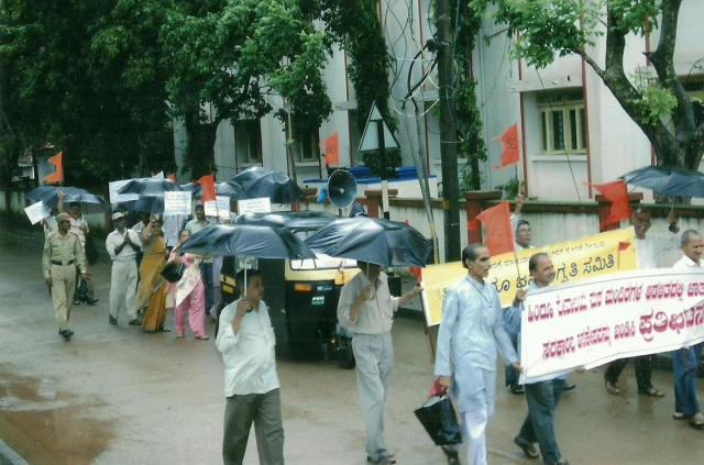 Devout Hindus participated in protest rally despite heavy rains