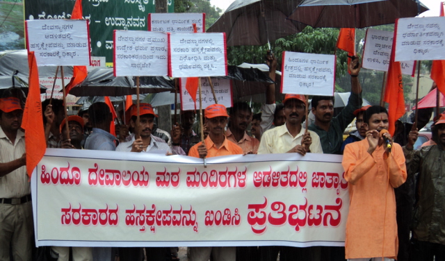 HJS members and devout Hindus protesting against Karnataka Temple Takeover Act - 1