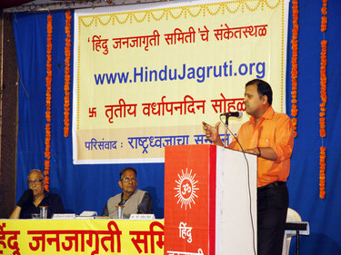 Mr. Avinash Dharmadhikari speaking to the audience