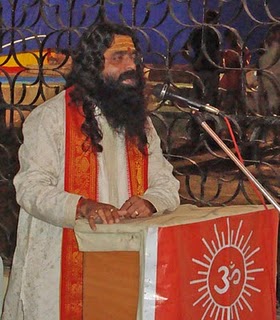 Pundit Mr. Atulshastri Bhagare Guruji addressing the audience