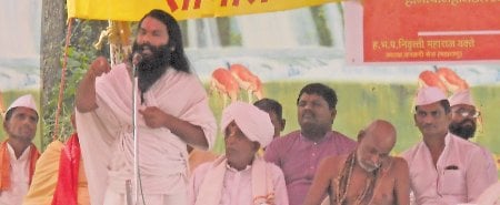 Pujya Baba Mahahans Maharaj addressing to Warakaris Pujya Baba Mahahans Maharaj addressing to Warakaris