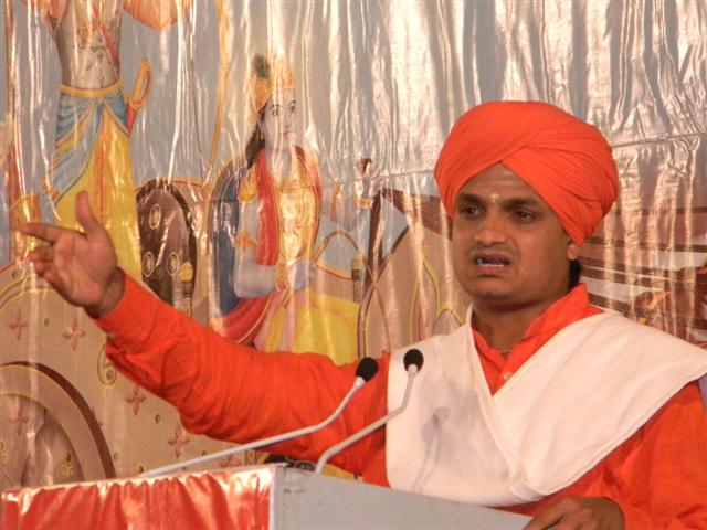 His Holiness Abhinav Budeeshvar Swami addressing in Hindu Dharmasabha