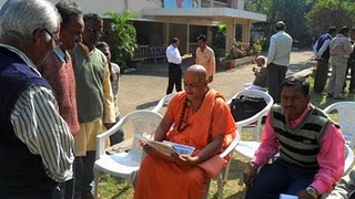 H.H. Mahamandaleshwar Swami Akhileshwaranand Maharaj while listening to the informtion of HJS