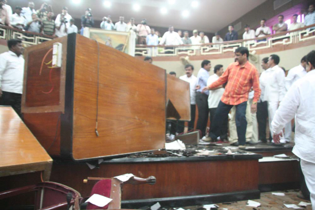 Pro-Hindus ransacked Pune Municipal Corporation office