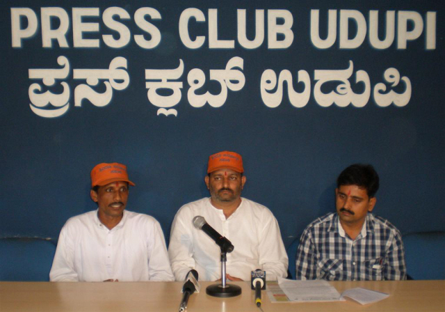 Frm Left: Mr. Vijay Kumar, Mr. Ravindra Kamath and Mr. Shrinivas Ganvaskar