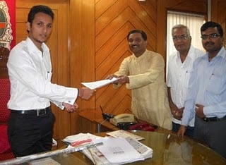 While submitting the memorandum in Navi Mumbai