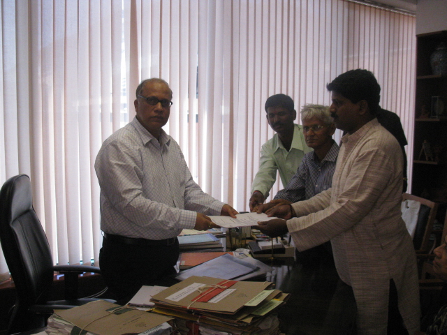 GMDSM Office bearers submitting resolution to the Chief Minister of Goa GMDSM Office bearers submitting resolution to the Chief Minister of Goa