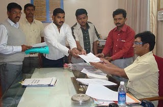 While submitting the memorandum in Nashik