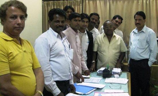 Mr. Nandakumar extreme right with Mr. Krishnaiah Setty and the HJS delegation