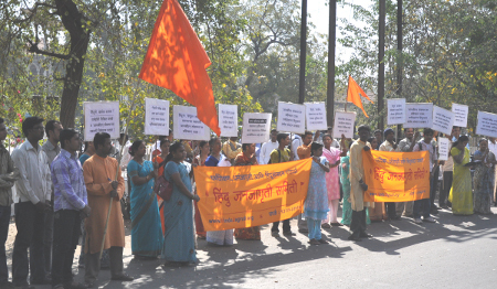 Jalgaon: Devout Hindus agitating against IBN-Lokmat's Nikhil Wagle