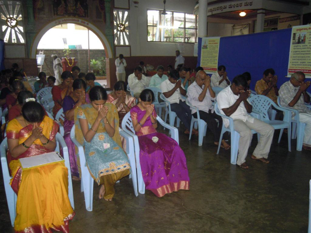 Devout Hindus praying to the God in Dharmashikshan class
