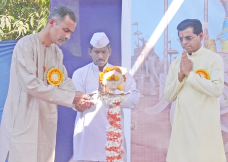 Inauguration of Hindu Dharmajagruti Sabha by lighting a Samai (an oil lamp)
