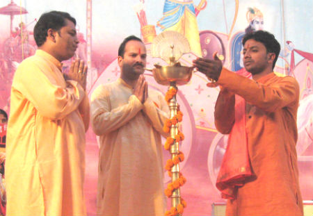 Inauguration of Hindu Dharmajagruti Sabha by lighting a Samai (an oil lamp)