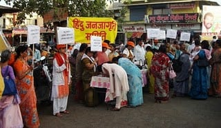 Hindu devouts taking initiatives in the signature drive in Nashik