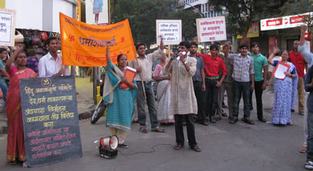 HJS staged demonstrations at Dombivali (West) and Dadar to protest against this Act.