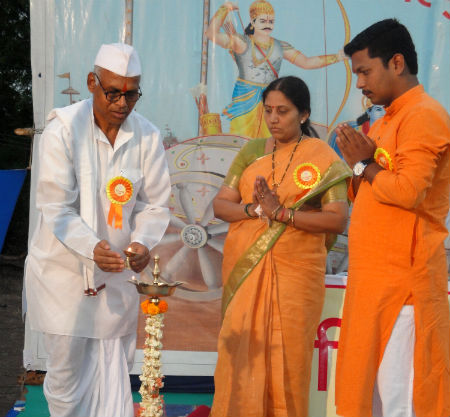 Inauguration of Hindu Dharmajagruti Sabha by lighting a Samai (an oil lamp)