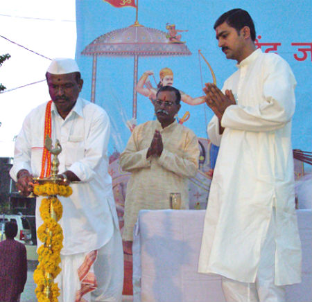 Inauguration of Hindu Dharmajagruti Sabha by lighting a Samai (an oil lamp)
