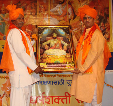 Felicitation of Mr. Baban Modak, descendent of Hambirrao Mohite