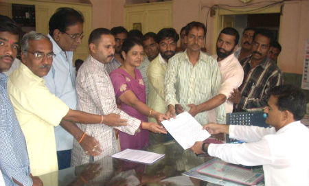 Pro-Hindus submitting representation to the Area Officer