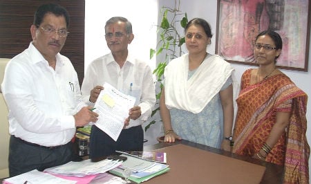 HJS members submitting representation to State Minister for 'Rajya Shishtachar'