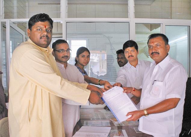 HJS members submitting representation to MLA Mr. Mahadev Babar