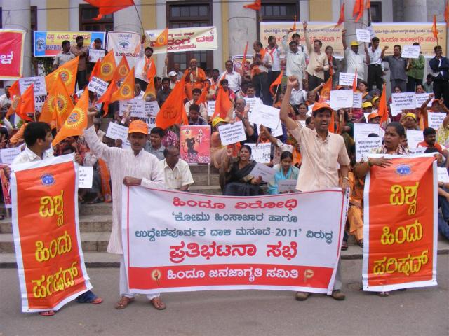 Pro-Hindus protesting against 'Communal Violence Bill 2011'