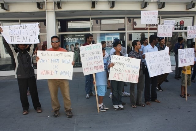 FHA and volunteers of other Hindu organsiation protesting outside the museam