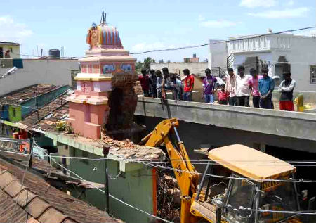 Temple demolition at Hassan (Karnataka) : photo 1