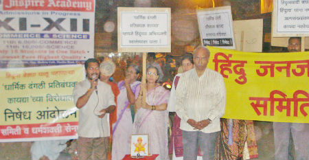 Mr. Vadke of Dharmashakti Sena addressing demonstrations