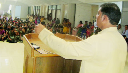 Mr. Ramesh Shinde, the spokesperson of Hindu Janajagruti Samiti guiding to the audience Mr. Ramesh Shinde, the spokesperson of Hindu Janajagruti Samiti guiding to the audience