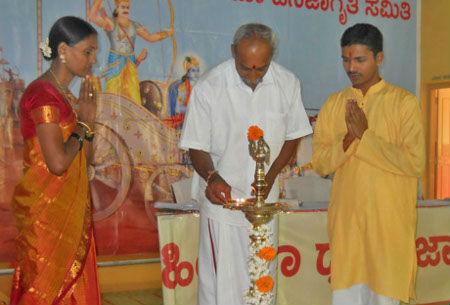 Inauguration of Hindu Dharmajagruti Sabha by lighting a Samai (an oil lamp)