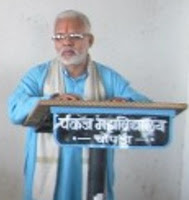 Mr. Vinay Panwalkar of HJS guiding the students