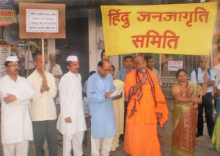 Swamiji while addressing Hindus