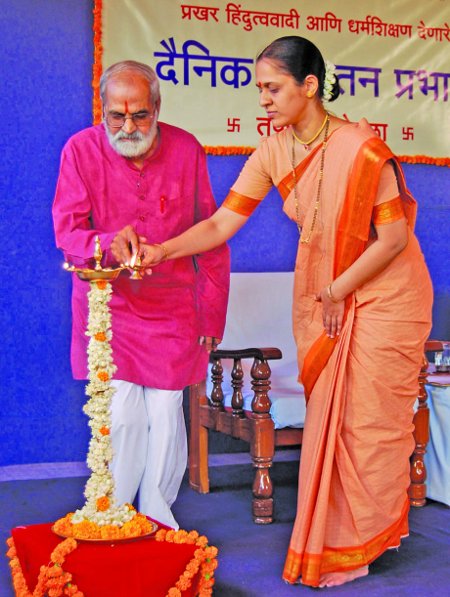 Inauguration of the program by Mr. Arun Ramteerthkar and Mrs. Rupali Vartak