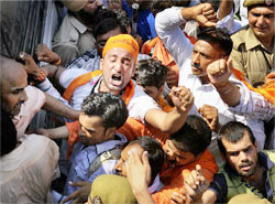 300 Hindu activists detained in Jammu