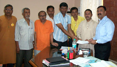 Sangali : HJS members while submitting memorandum