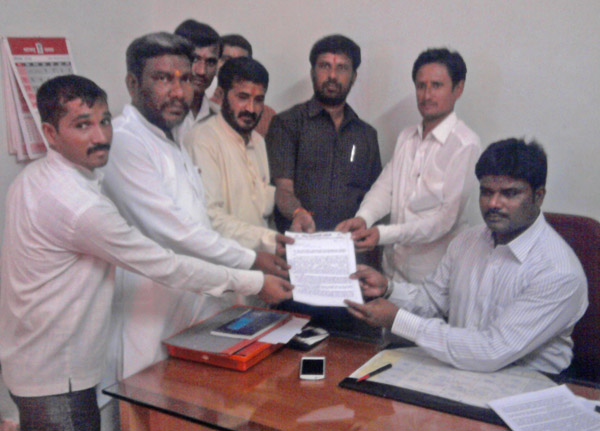 Tuljapur : Devout Hindus submitting representation against ban on HJS Website