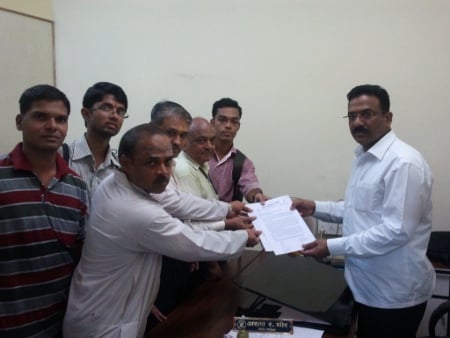 Dombivali : HJS activists submitting memorandum at Police Station
