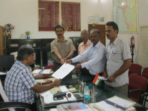 HJS members submitting memorandum to DC of North Goa