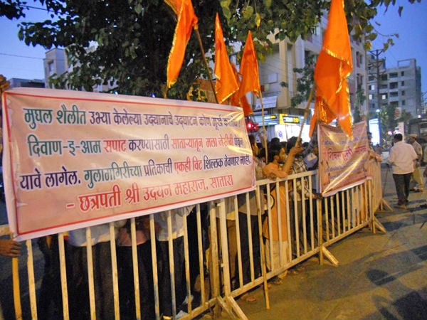 Hindu activists protesting against inauguration of Mughal Garden
