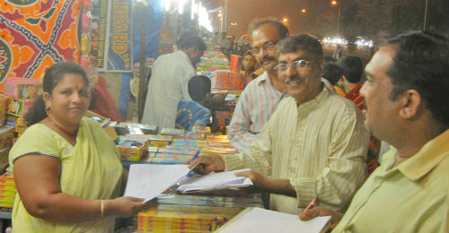 HJS members submitting memorandum to fire-crackers' sellers