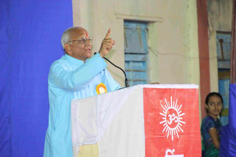 Pujya Nandkumar Jadhav of Sanatan Sanstha addressing to the audience